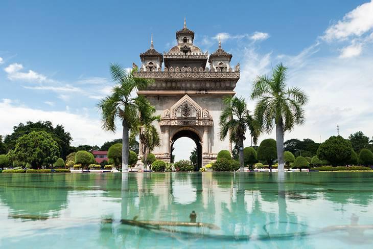 Tượng đài Patuxay - Khải Hoàn Môn | Du lịch Lào