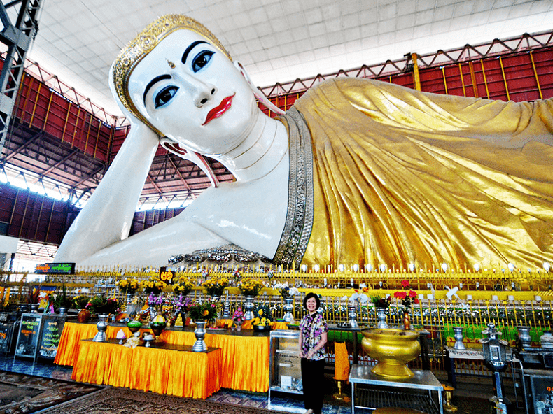 Tượng Phật khổng lồ tại chùa Chauk Htat Gyi, Myanmar
