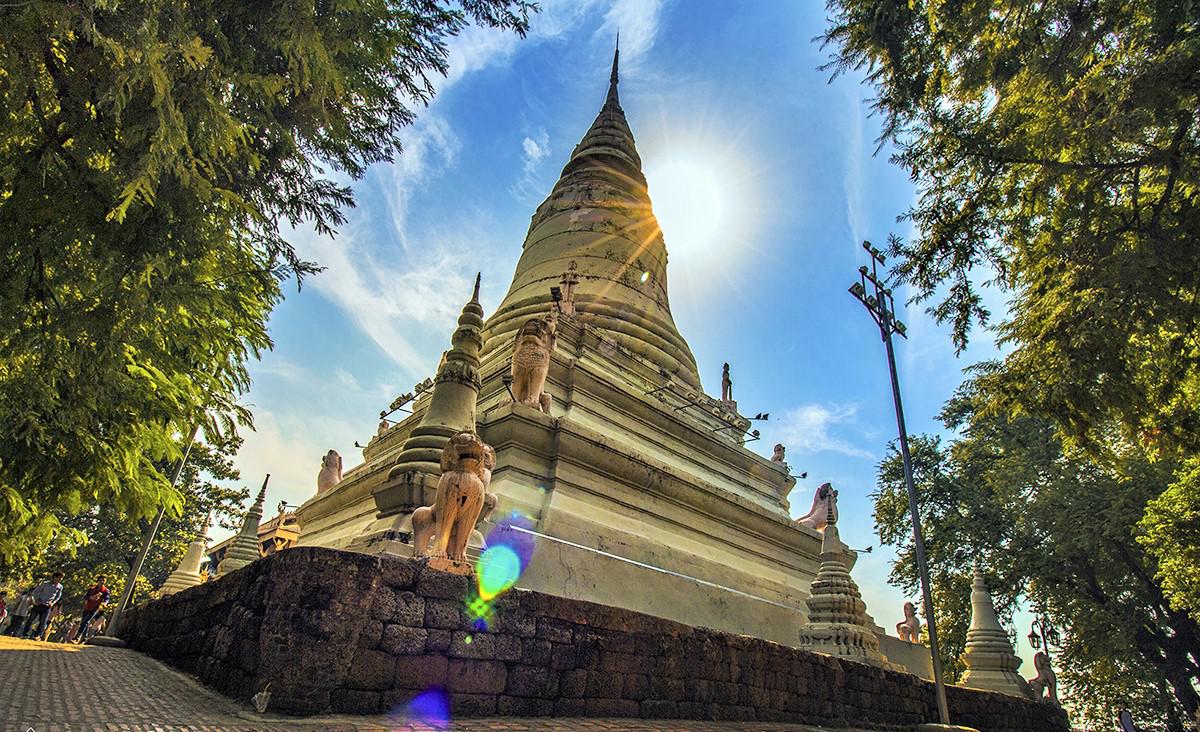 Wat Phnom - Ngôi chùa linh thiêng nhất ở Campuchia