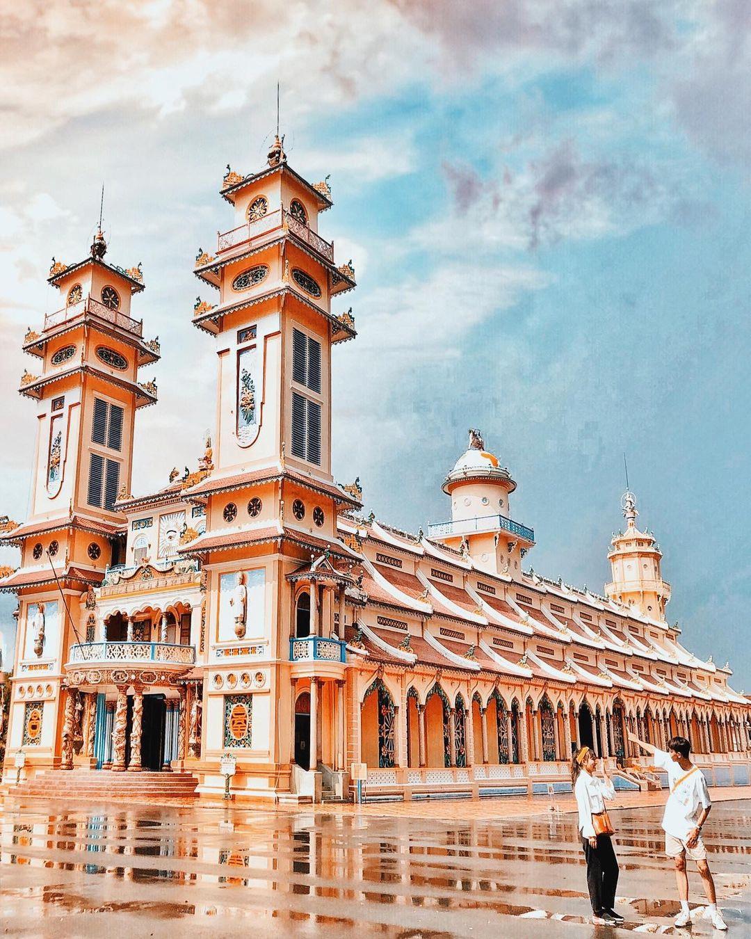 Tòa Thánh Tây Ninh - Điểm tham quan tâm linh nổi tiếng tại Tây Ninh