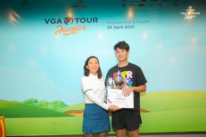 Đoàn Uy vô địch vòng 2 VGA Junior Tour 2021