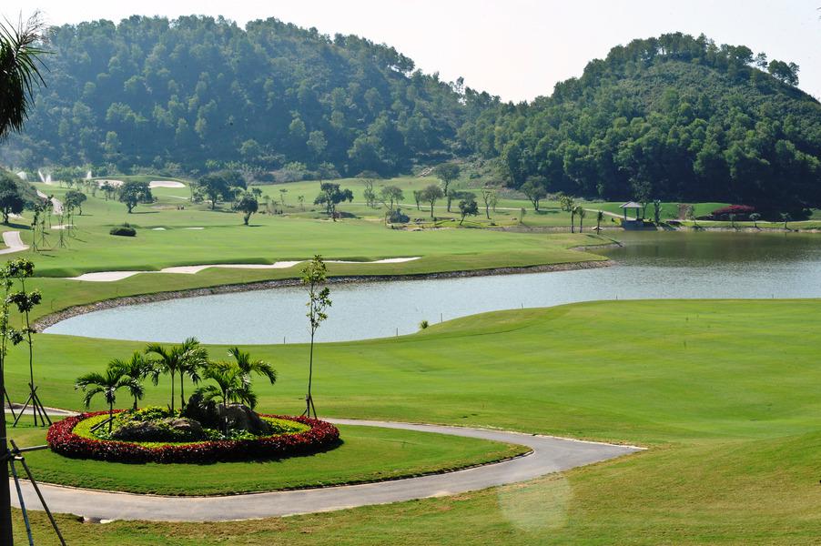 Đặt tee off Royal Golf Club Ninh Bình 18 hố - cuối tuần