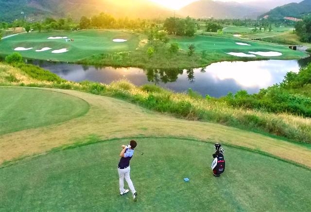 Sân golf Đà Nẵng, Bà Nà Hills Golf Club - 18 Hố - trong tuần