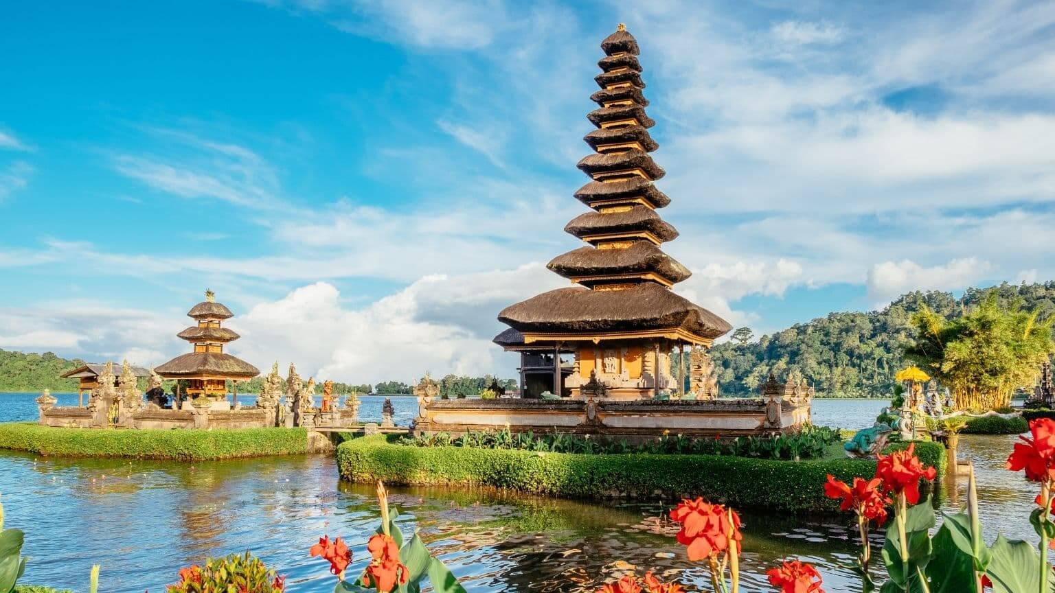 Tour du lịch Indonesia mùa Thu Bali - Đền Tanah Lot