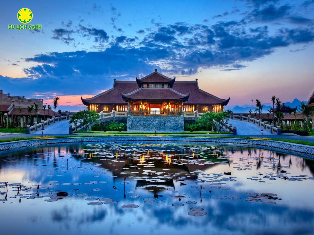 Tour du lịch Ninh Binh Emeralda Resort 2 ngày 1 đêm