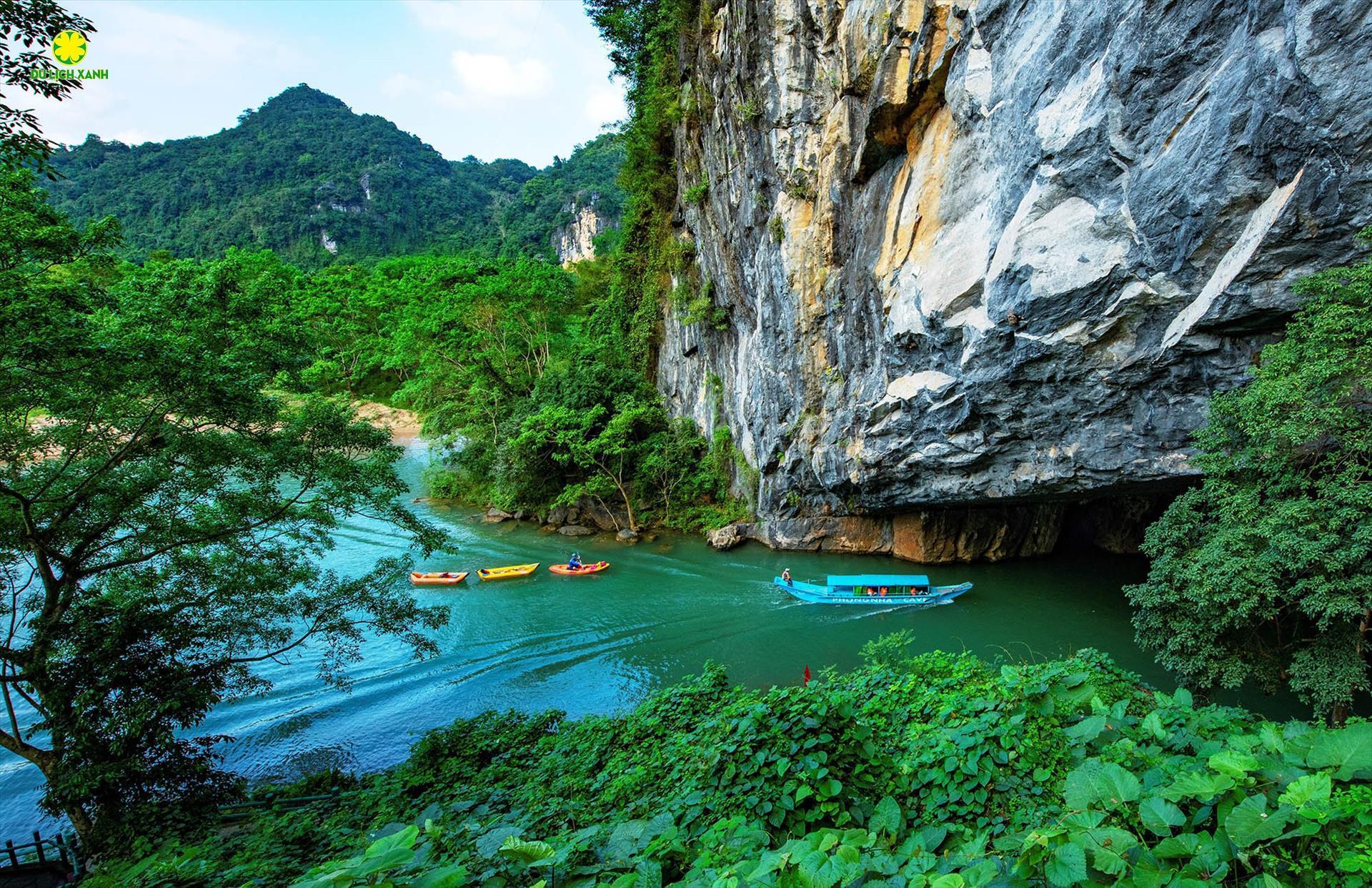 Tour Trekking Thác Gió Vườn Thực Vật – Động Phong Nha