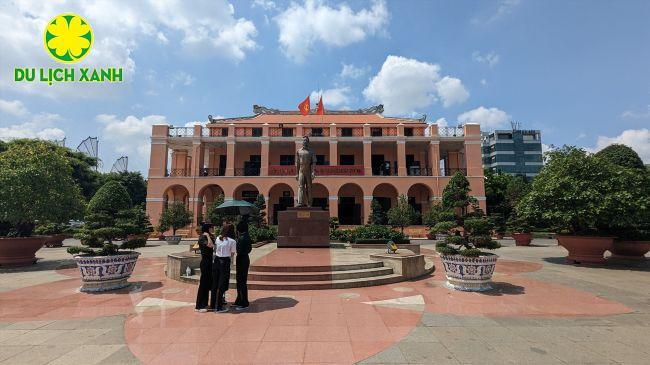 Tour học sinh bảo tàng Hồ Chí Minh - Đầm Sen 1 ngày