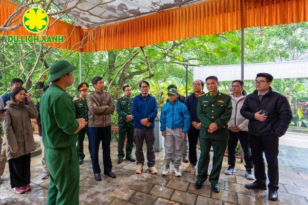 Tour thám hiểm Hang Nước Nứt 1 ngày