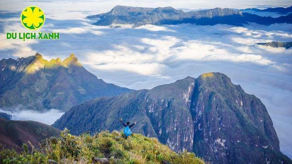 Tour trekking leo núi Bạch Mộc Lương Tử – Núi Muối