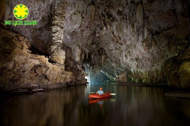 Tour chèo thuyền Kayak thám hiểm Động Phong Nha 4500M – Xuyên Sơn Hồ