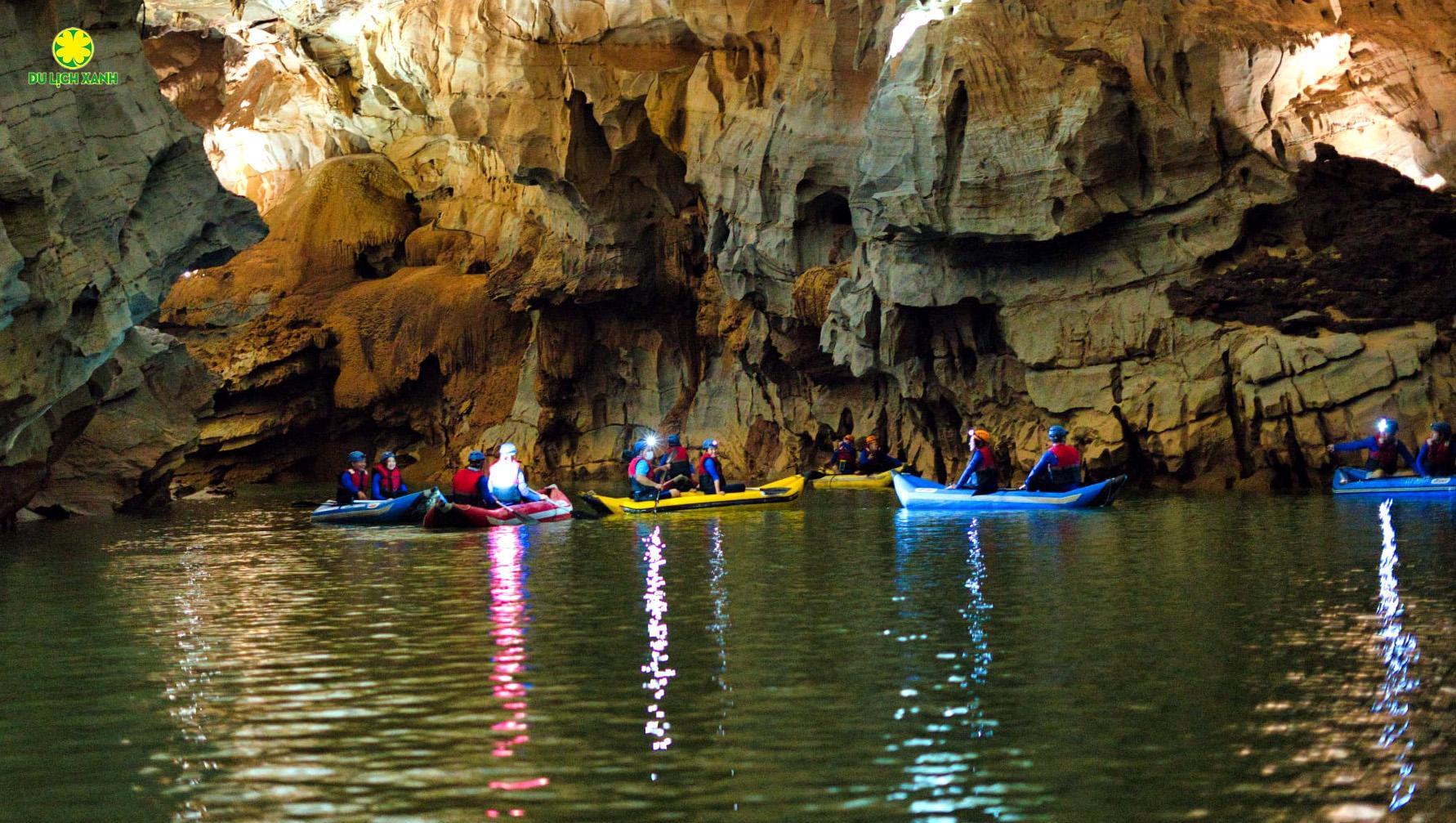 Tour du lịch Quảng Bình 3 ngày 2 đêm – Chèo thuyền kayak khám phá chiều sâu bí ẩn động Phong Nha 4500m