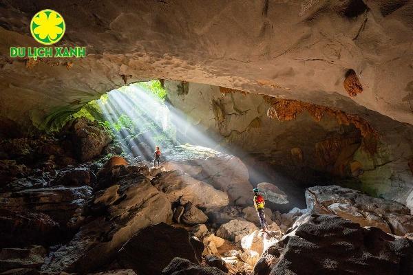 Tour thám hiểm Rừng Sâu Hang Ba