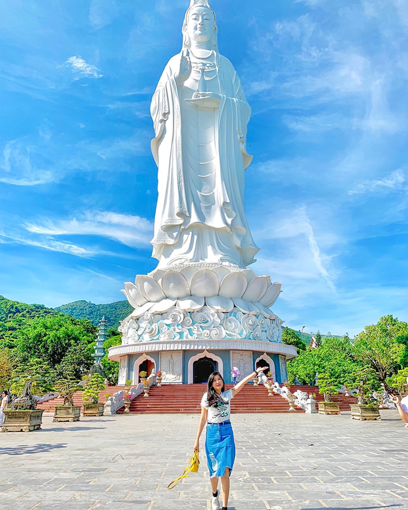 Viếng thăm chùa Linh Ứng Bãi Bụt